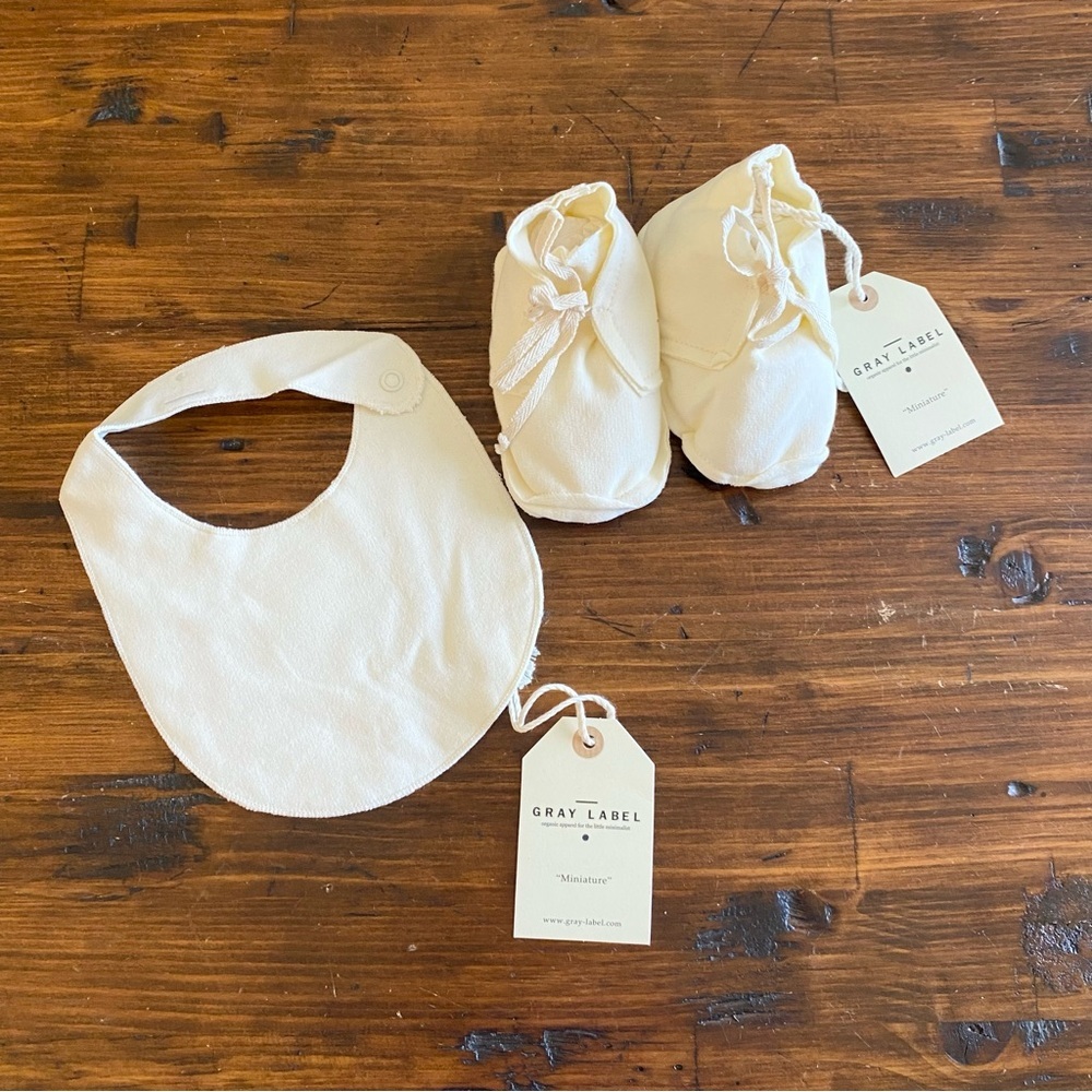 NWT Gray Label Booties 6-12M‎  And Bib Set Cream Baby 100% Organic Cotton